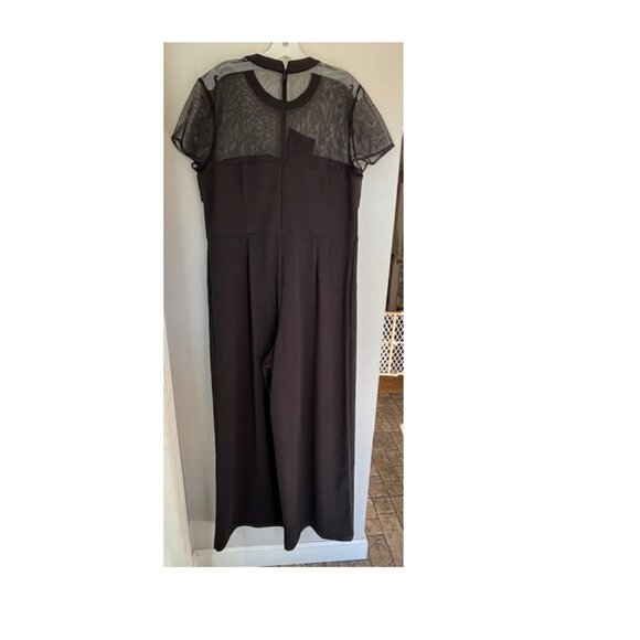 Sophisticated Black Short Sleeve and Mesh Jumpsuit with Bow Detail- size 16 - Picture 5 of 8